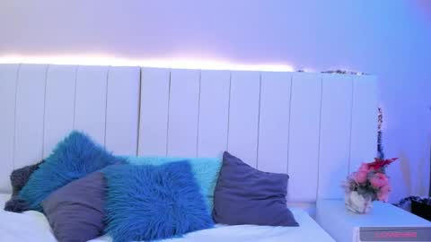 Snapshot of camillen_pettid chatting on 27, 11, 2025 C A M I L L E N Help me get to the top online show from 27, 11, 2025