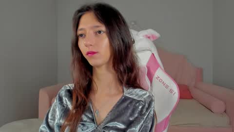 Snapshot of camillewhite chatting on 7, 4, 2026 camillewhite online show from 7, 4, 2026