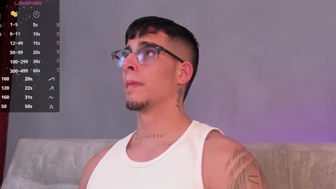   INDEPENDENT MODEL online show from 4, 1, 2025