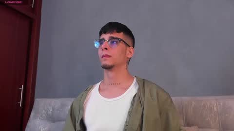   INDEPENDENT MODEL online show from 14, 1, 2025