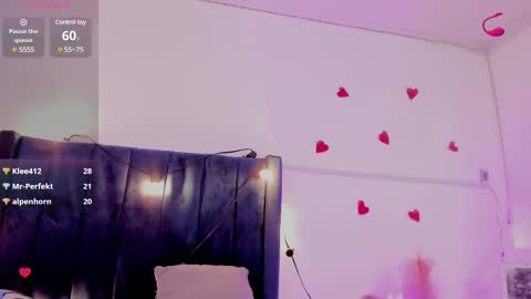 Snapshot of camilodoumit chatting on 7, 3, 2025 CamiloDoumit online show from 7, 3, 2025