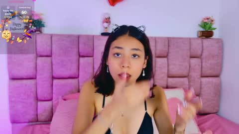 Snapshot of camiluxe chatting on 17, 10, 2025 camiluxe online show from 17, 10, 2025