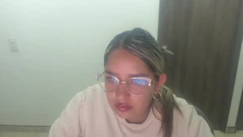 Snapshot of camivilla393140 chatting on 7, 7, 2026 camivilla393140 online show from 7, 7, 2026