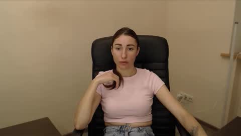 Snapshot of cammila_horn chatting on 17, 12, 2025 cammila horn online show from 17, 12, 2025