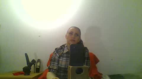 Snapshot of candela_brown chatting on 4, 1, 2025 candela online show from 4, 1, 2025