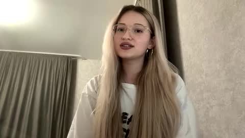 candelariahile online show from 3, 2, 2026