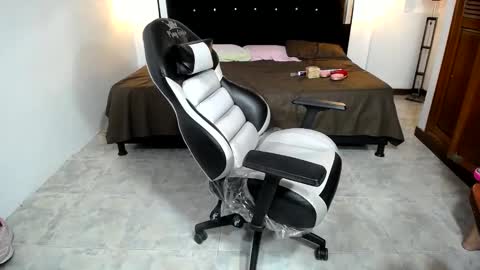 Snapshot of candy_hairy chatting on 28, 1, 2025 candy online show from 28, 1, 2025