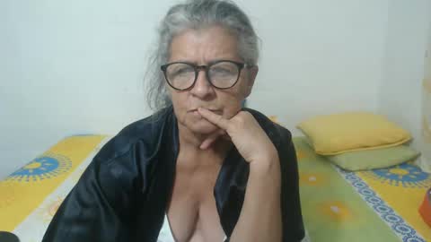 Snapshot of candy_mature_ chatting on 4, 2, 2025 candy online show from 4, 2, 2025