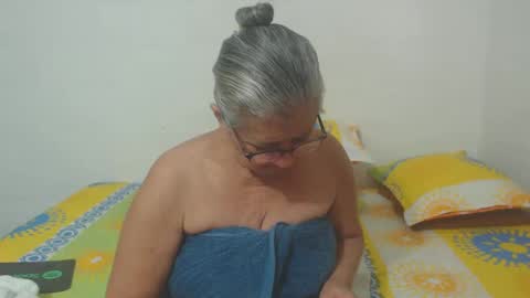 Snapshot of candy_mature_ chatting on 8, 3, 2025 candy online show from 8, 3, 2025