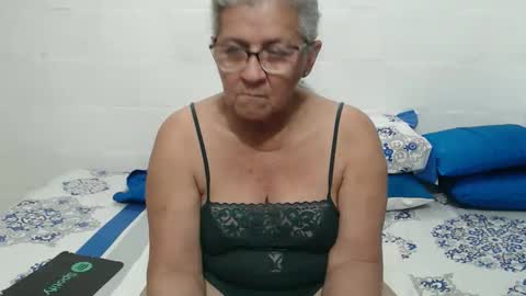 Snapshot of candy_mature_ chatting on 25, 11, 2025 candy online show from 25, 11, 2025