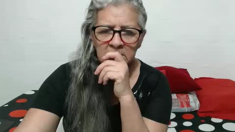 Snapshot of candy_mature_ chatting on 28, 11, 2025 candy online show from 28, 11, 2025