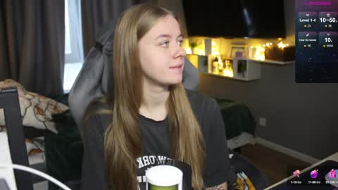 Snapshot of candy_meggie chatting on 19, 12, 2024 Megan online show from 19, 12, 2024