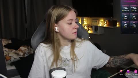 Snapshot of candy_meggie chatting on 2, 1, 2025 Megan online show from 2, 1, 2025