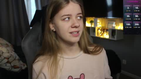 Snapshot of candy_meggie chatting on 12, 1, 2025 Megan online show from 12, 1, 2025