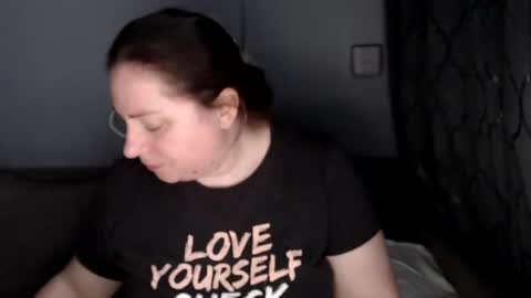 Snapshot of candycream74 chatting on 18, 6, 2026 Laura online show from 18, 6, 2026