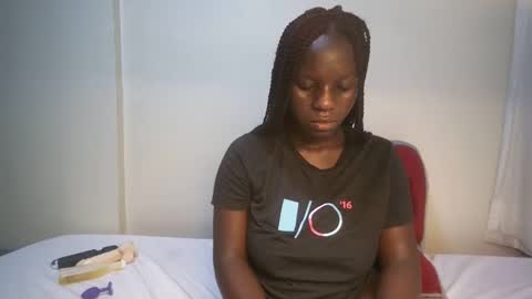 Snapshot of candycurly_ chatting on 5, 3, 2025 candycurly_ online show from 5, 3, 2025