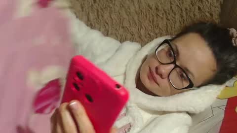 say meow and send tips  online show from 27, 12, 2024