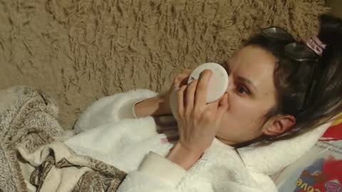 say meow and send tips  online show from 1, 2, 2025