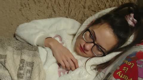 say meow and send tips  online show from 6, 2, 2025