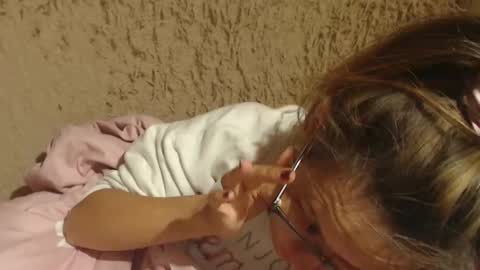 say meow and send tips  online show from 15, 9, 2025