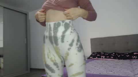 Snapshot of candymommie chatting on 24, 11, 2025 Olivia online show from 24, 11, 2025