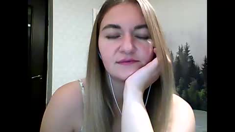 Snapshot of candyolime chatting on 9, 10, 2025 Daisy online show from 9, 10, 2025