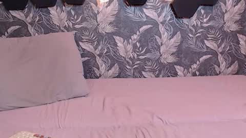 Snapshot of candyyyyrio chatting on 20, 11, 2025 Mia online show from 20, 11, 2025