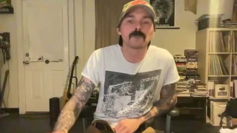 Snapshot of cantleavethehouse chatting on 4, 1, 2025 cantleavethehouse online show from 4, 1, 2025