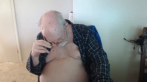 Snapshot of capt5105 chatting on 27, 4, 2026 capt5105 online show from 27, 4, 2026