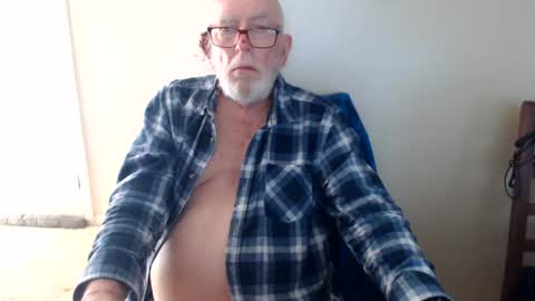 Snapshot of capt5105 chatting on 15, 6, 2026 capt5105 online show from 15, 6, 2026