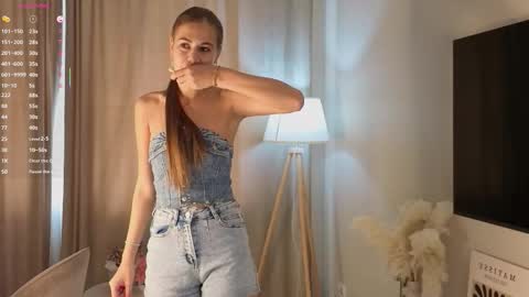 Bella online show from 5, 10, 2025