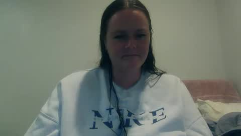 carinabro10 online show from 7, 10, 2025