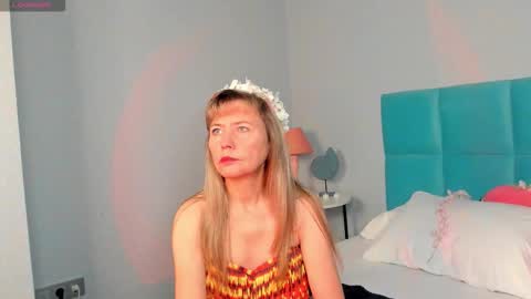 Snapshot of carla_vogue chatting on 9, 11, 2025 Carla Vogue online show from 9, 11, 2025