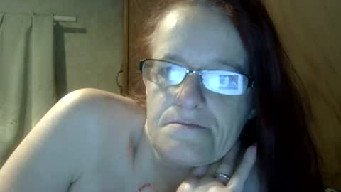 carleeswoman08 online show from 3, 2, 2026
