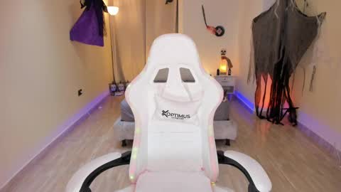 Snapshot of carleewinter chatting on 15, 10, 2025 Alejandra online show from 15, 10, 2025