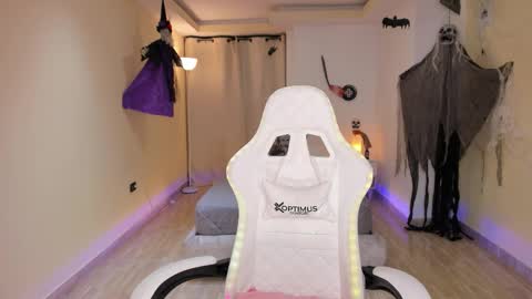 Snapshot of carleewinter chatting on 22, 10, 2025 Alejandra online show from 22, 10, 2025