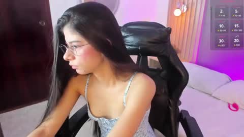 Snapshot of carlina_15 chatting on 29, 5, 2026 C A R L I N A online show from 29, 5, 2026