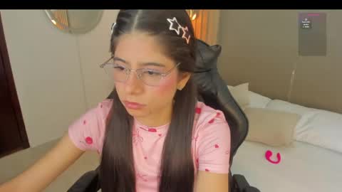 Snapshot of carlina_15 chatting on 5, 6, 2026 C A R L I N A online show from 5, 6, 2026