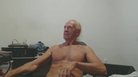 Snapshot of carlos2557 chatting on 18, 4, 2026 carlos online show from 18, 4, 2026