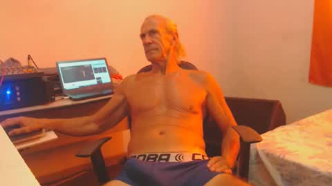 Snapshot of carlos2557 chatting on 21, 4, 2026 carlos online show from 21, 4, 2026