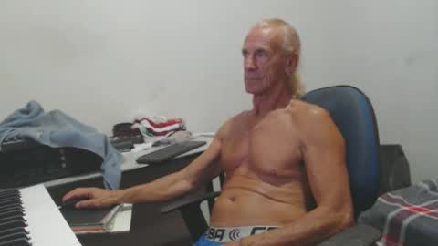 Snapshot of carlos2557 chatting on 26, 4, 2026 carlos online show from 26, 4, 2026