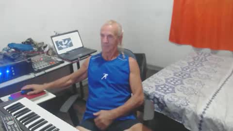 Snapshot of carlos2557 chatting on 7, 5, 2026 carlos online show from 7, 5, 2026