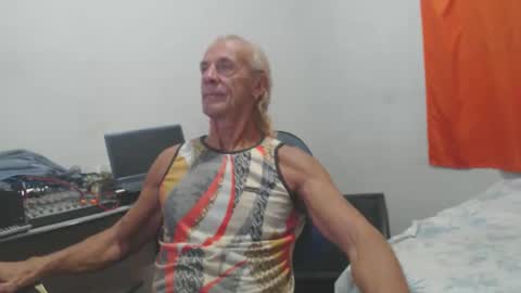 Snapshot of carlos2557 chatting on 13, 5, 2026 carlos online show from 13, 5, 2026