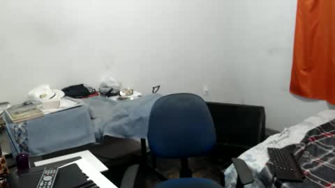 Snapshot of carlos2557 chatting on 27, 5, 2026 carlos online show from 27, 5, 2026