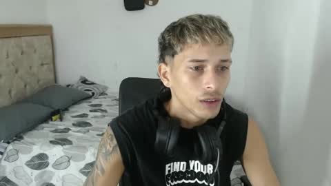 carlossmi01 online show from 9, 10, 2025