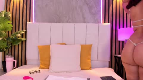 Snapshot of carlotta_velour chatting on 4, 4, 2026 Carlotta Velour online show from 4, 4, 2026