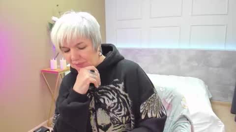 Snapshot of carmensoft chatting on 2, 10, 2025 Carmen online show from 2, 10, 2025