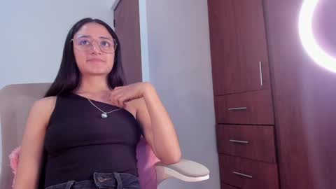 Snapshot of caroliine__ chatting on 4, 12, 2024 Caroline online show from 4, 12, 2024