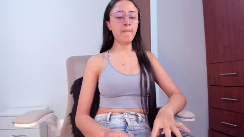 Snapshot of caroliine__ chatting on 3, 1, 2025 Caroline online show from 3, 1, 2025