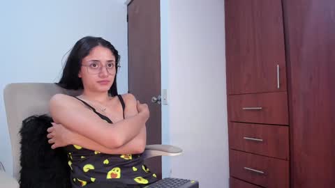 Snapshot of caroliine__ chatting on 8, 1, 2025 Caroline online show from 8, 1, 2025